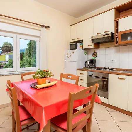 Apartment 1 Bedroom Lovely In *