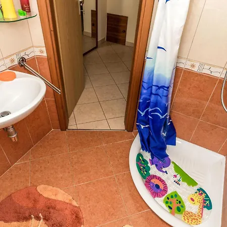 Apartment 1 Bedroom Lovely In